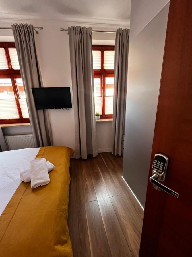 Aparthotel Tcz Mokra à Poznań Extérieur photo