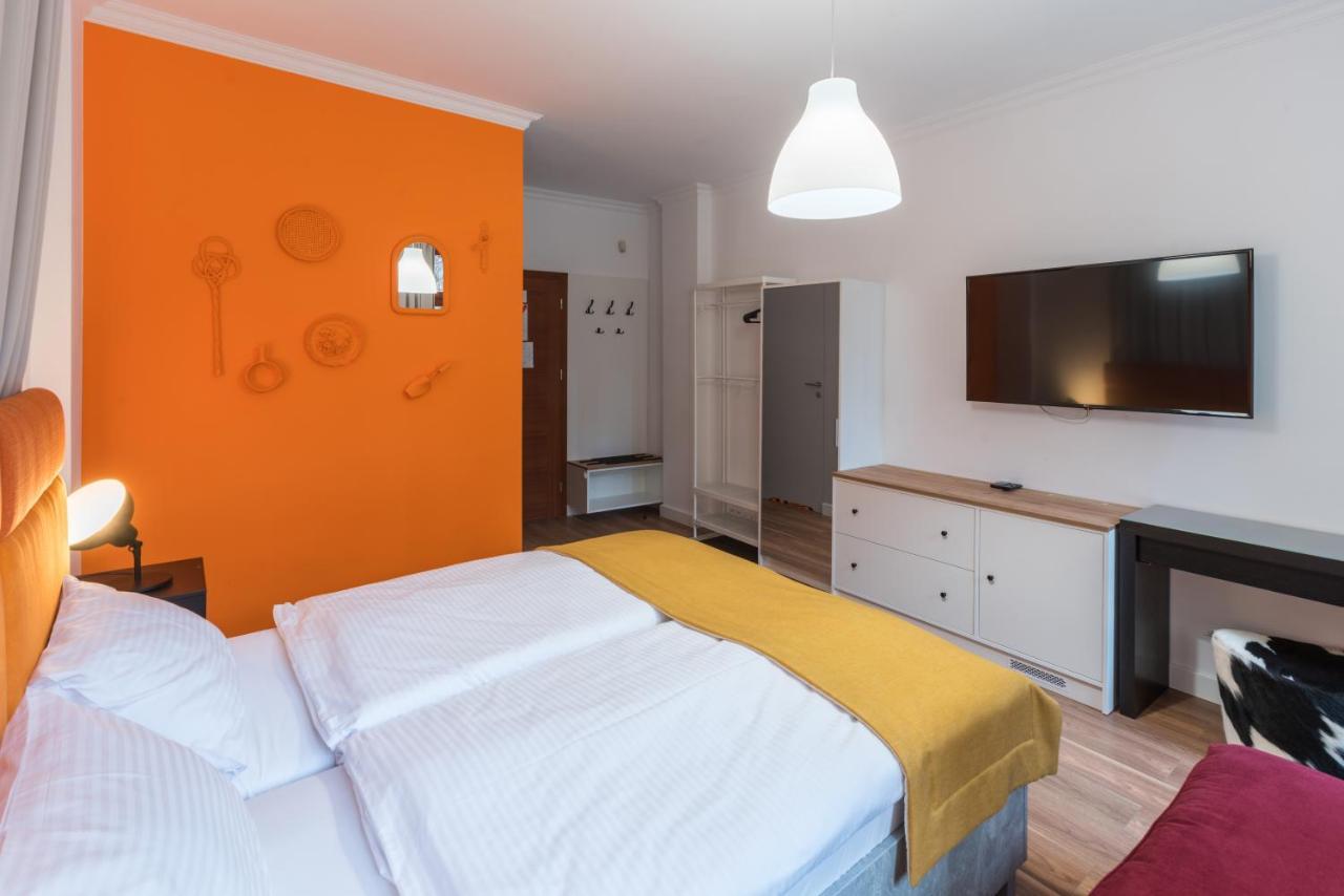 Aparthotel Tcz Mokra à Poznań Extérieur photo